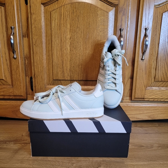 adidas Shoes - Adidas Womens Size 8 Grand Court 2.0 Mint Green & White Sneakers Shoes JH8679